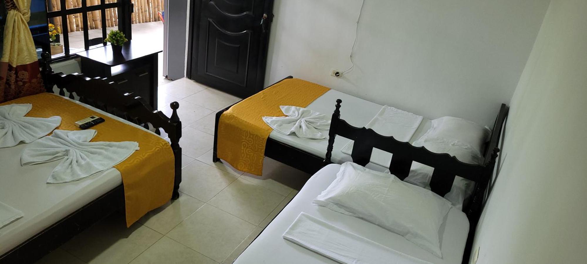 Hostal Villa Del Rio Las Brisas Villavieja Eksteriør billede