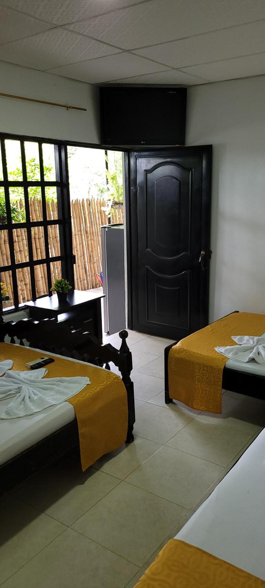 Hostal Villa Del Rio Las Brisas Villavieja Eksteriør billede